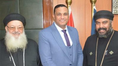 وفد مطرانية ميت غمر يهنئ محافظ الدقهلية بالعام الجديد