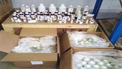 جمارك مطار الأقصر تحبط محاولتي تهريب كمية من زيوت الشيش الإلكترونية