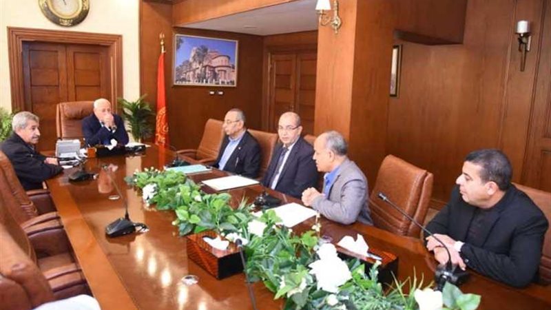 محافظ بورسعيد يعقد