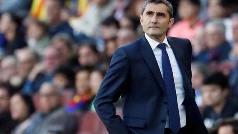 نجم برشلونة يتجاهل