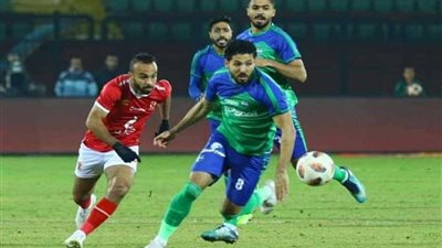 لاعبوا المقاصة يهاجمون أمين عمر حكم مباراتهم مع الأهلى‬