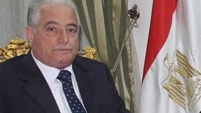 فودة يسلم عمال في جامعة الملك سلمان شهادات 