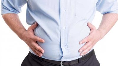 دراسة تكشف العلاقة بين النوم والتخلص من دهون البطن المزعجة