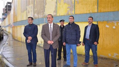 محافظ الإسماعيلية يتفقد أعمال كسح تجمعات مياه الأمطار  
