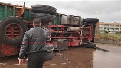 انقلاب سيارة محملة بمحصول القصب غرب الإسكندرية