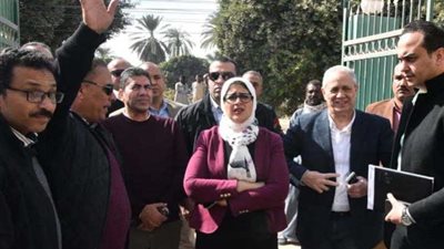 وزيرة الصحة تتفقد أعمال تطوير الوحدة الصحية بالقرايا بالأقصر