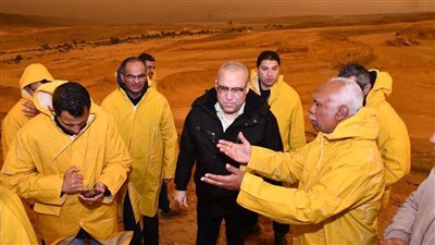 وزير الإسكان يتفقد سدود وبرك التخزين بمشروع الغابة الشجرية بالقاهرة الجديدة 