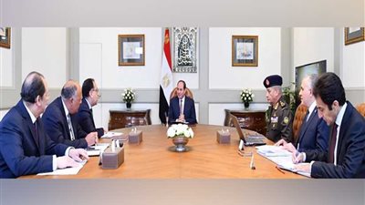 موجز الرابعة.. السيسي يبحث آخر المستجدات لمكافحة الإرهاب.. والحكومة تعلن الثلاثاء المقبل إجازة