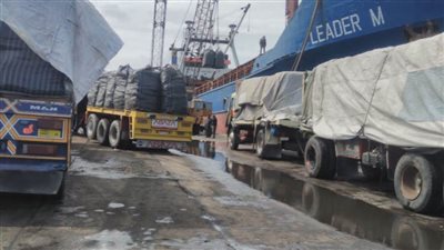 انتظام حركة الشحن والتفريغ بميناء الإسكندرية..  رغم سوء الأحوال الجوية