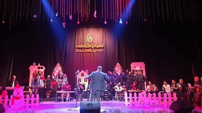 الجمهور يحتفل برأس