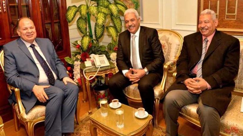 محافظ أسيوط يستقبل