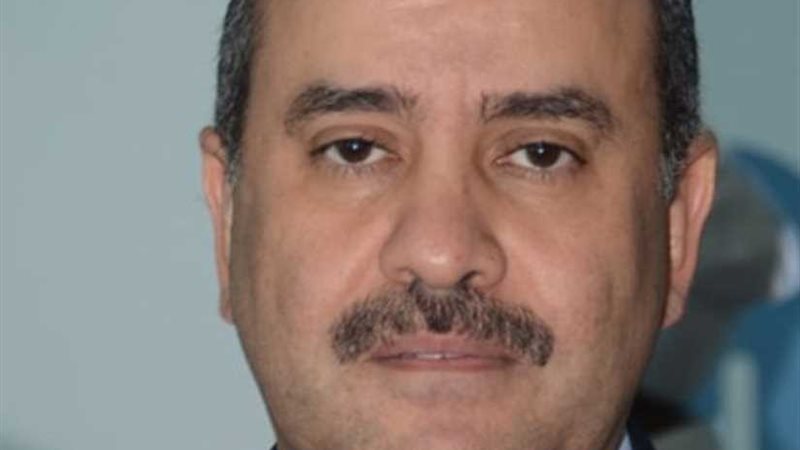 وزير الطيران يهنئ