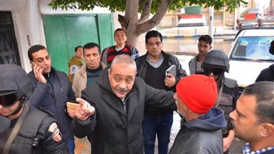 محافظ الإسماعيلية يواصل المتابعة الميدانية لأعمال سحب وتصريف تجمعات مياه الأمطار