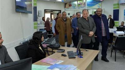 محافظ أسيوط يتفقد مركز التدريب وخدمة العملاء المطور ويشيد بمستوى الخدمات المقدمة للمواطنين