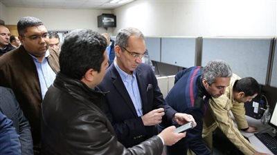 وزير الاتصالات يتفقد مركز المراقبة والتحكم لـ