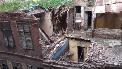 انهيار عقار قديم غرب الإسكندرية 