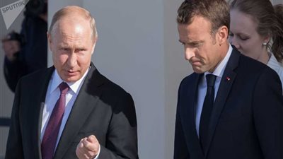 بوتين وماكرون يؤيدان الحل السلمي لتسوية الأزمة في ليبيا