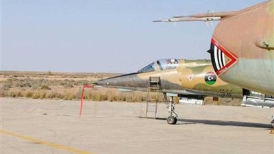 غارات عنيفة على مواقع الميليشيات ومطار 