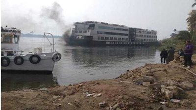 إخماد حريق في باخرة سياحية بأسوان