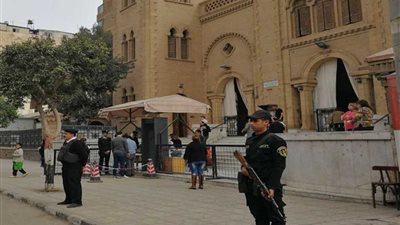 تنفيذي الجيزة يناقش الاستعدادات لعيد الميلاد المجيد