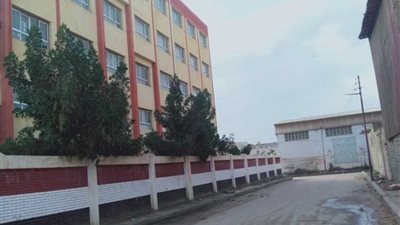 رفع تراكمات المياه حول المدارس والمعاهد لاستقبال الطلاب لأداء الامتحانات