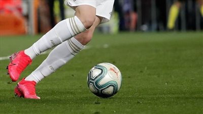 كم مصابًا؟ كورونا يهدد أحلام ضحاياه في الساحرة المستديرة