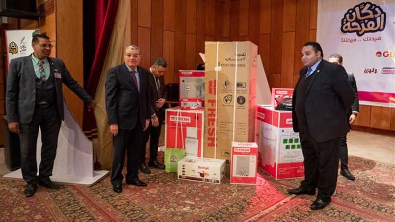 تحيا مصر يسلم ٥٠