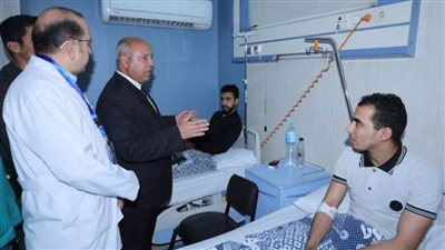 وزير النقل يطمئن على الحاله الصحية لآخر ٣ مصابين في حادث تصادم قطارين 