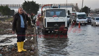 مياه القليوبية ترفع آثار الأمطار بالطريق الزراعي 