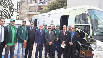 محافظ المنيا يتفقد الوحدة المتنقلة لمبادرة 