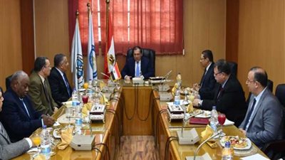 وزير البترول يجتمع مع قيادات هيئة الثروة المعدنية