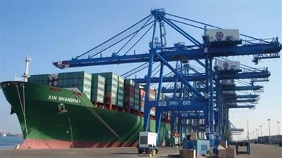 استئناف أعمال الشحن والتفريغ بموانئ البحر الأحمر