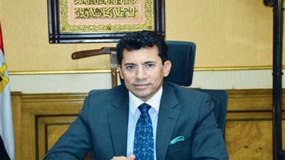 وزير الرياضة يستجيب لاستغاثة فرق السباحة بنادى القاهرة