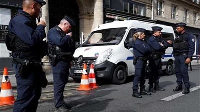 إصابة شخص هدد عناصر من الشرطة الفرنسية بسكين