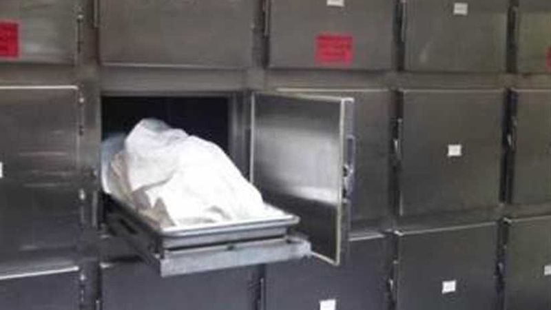 عامل يشنق نفسه لخلافات