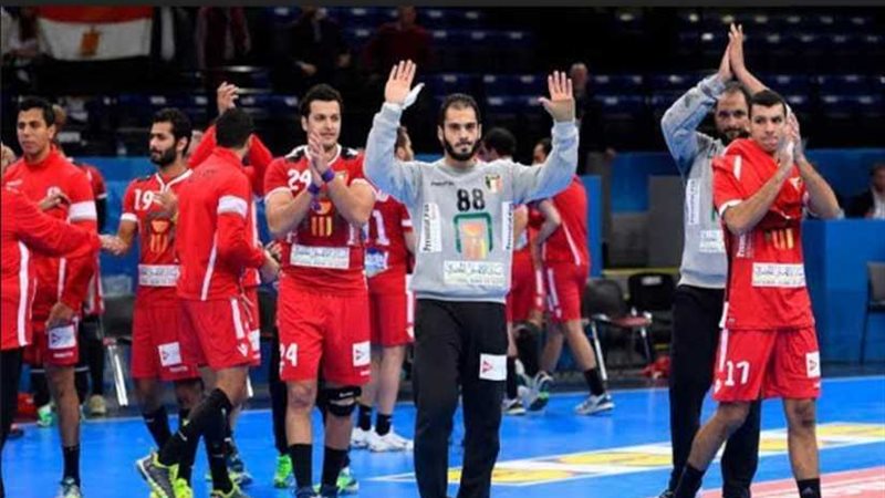 صراع على حجز بطاقة