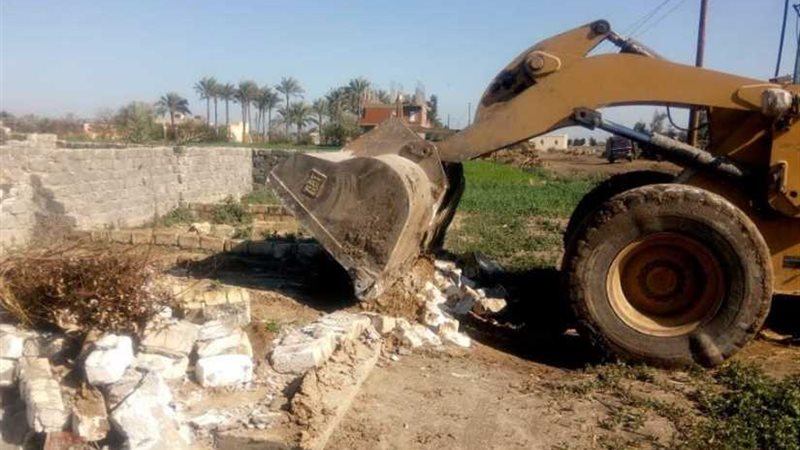 إزالة 8 حالات تعدٍ