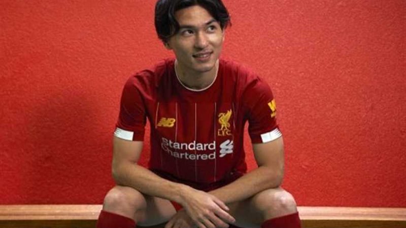 «صلاح» خارج القائمة..