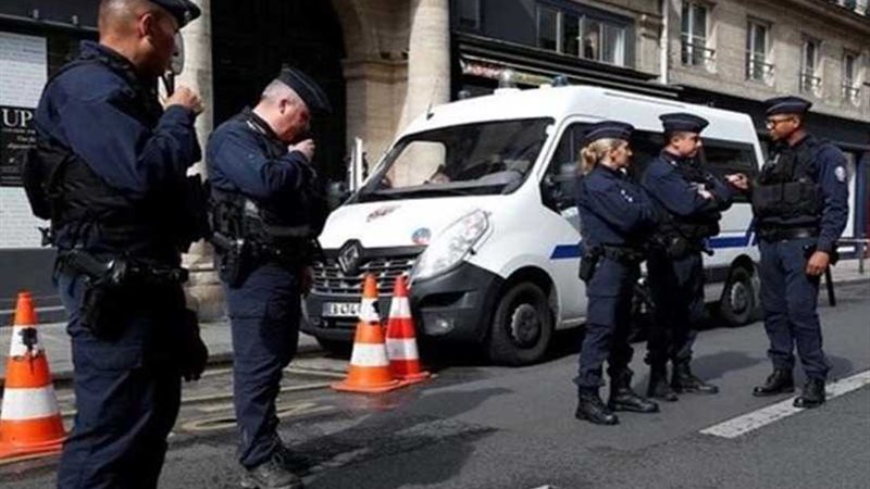 إصابة شخص هدد عناصر