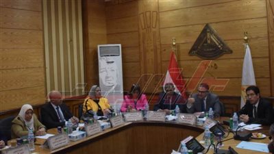 مجموعات عمل وطوارئ لمواجهة فيروس كورونا بجامعة بنها