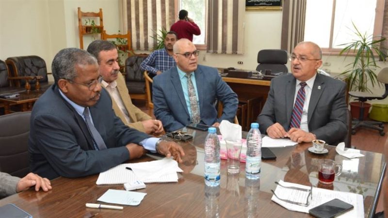 اجتماع رئيس الجامعة