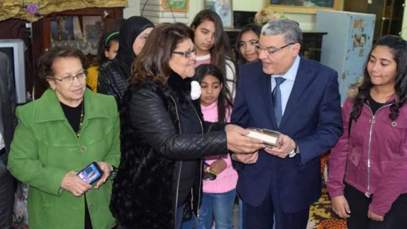 محافظ المنيا يهنئ