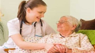 تعرف على إتيكيت التعامل مع كبار السن