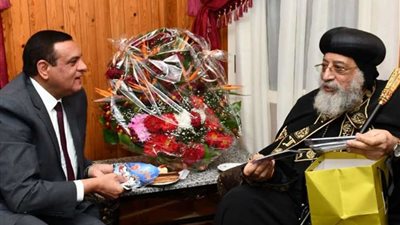 محافظ البحيرة يهنئ البابا تواضروس الثانى
