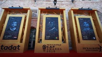 نجوم العالم يتوافدون إلى مقر حفل 