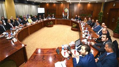 وزير البترول يلتقى شباب برنامج الإدارة المتوسطة