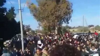 بالفيديو.. متظاهرون بطرابلس يهتفون 