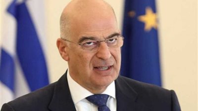 وزير خارجية اليونان يصل إلى القاهرة