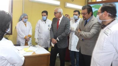 رئيس جامعة المنصورة يتفقد الإجراءات الاحترازية بالمستشفيات لمواجهة 