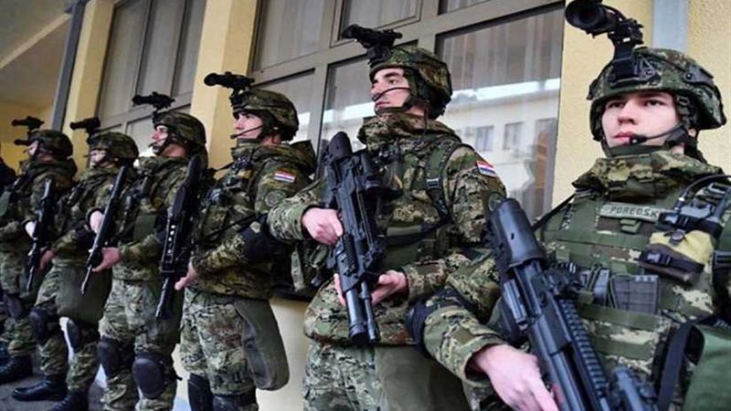 كرواتيا تنقل 14 جنديا